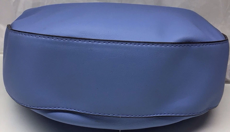 BOLSO DE MANO SIMPLE VERA VANG AZUL PERIWINKLE NUEVO SIN ETIQUETAS’S Foto 3 de 4