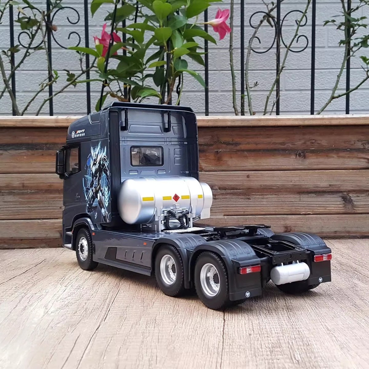 1/24 Scale Foton Dailmer Auman Galaxy 7 LNG Truck tractor Diecast