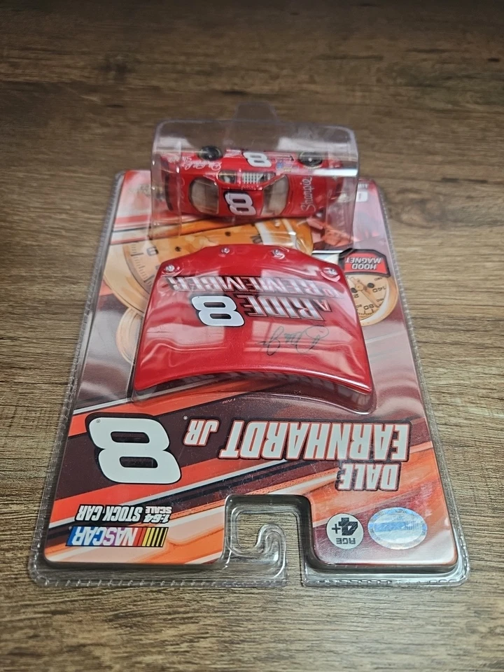 Dale Earnhardt Jr #8 Sharpie Chevy Monte Carlo NASCAR 2007 1/64 con imán de capó Foto 4 de 4