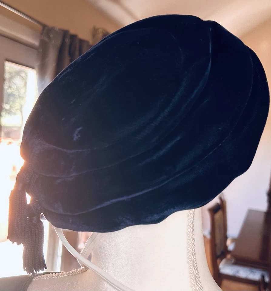 Sombrero Turbante Terciopelo Arlin Años 40 De Colección con Borla Elegante Estilo Cóctel Hecho en EE. UU. Foto 3 de 4