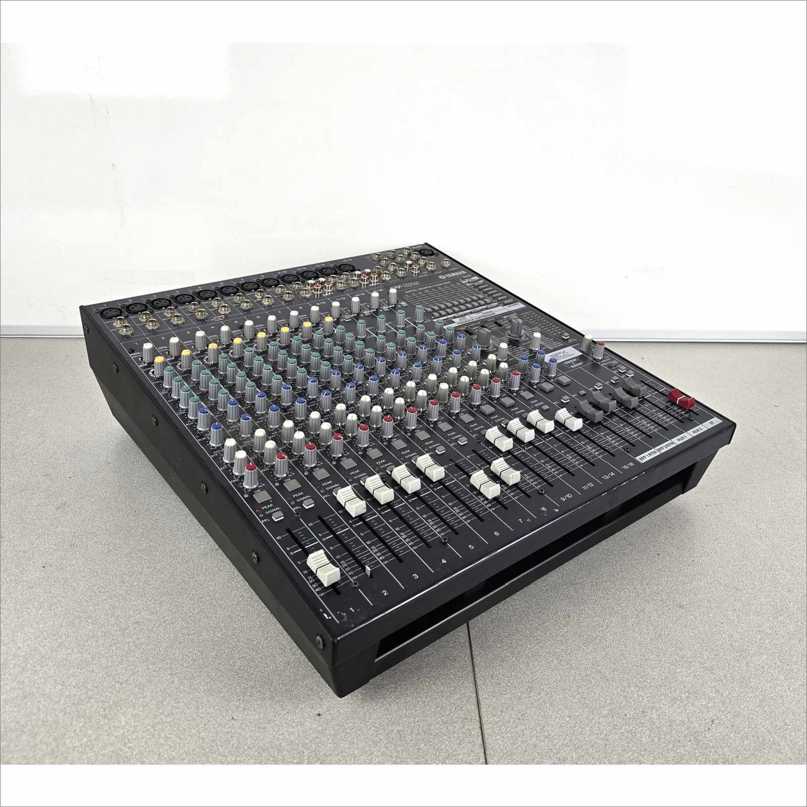 Yamaha EMX5016CF Powered Mixer 16 channel Analog Console Mixer Audio