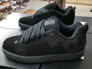 dc men's court graffik