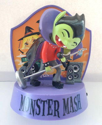 Hallmark 2010 Monster Mash Halloween Ornament w Sound Spring Head Vampire Figure