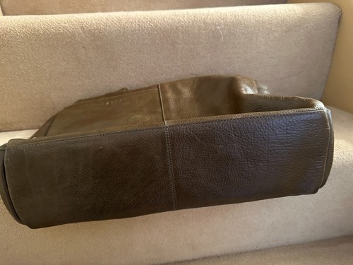 Beautiful Radley hand/shoulder bag - olive green - large - Picture 3 of 11