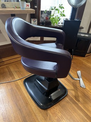 TAKARA BELMONT Electric T7 Base And KNOLL Salon Chair 