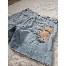 Vintage 90s Y2K GAP Light Wash Embroidered Floral Denim Cutoffs Shorts Sz 27 / 4