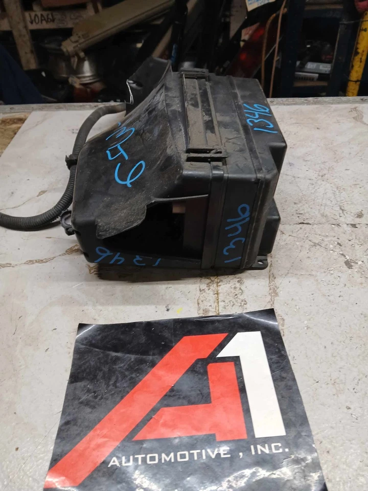 2000-2005 BUICK CENTURY Engine Fuse Box 3.8L 3.1L OEM - Image 3 of 4