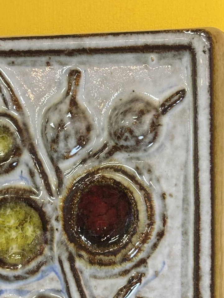 Azulejo de pared en relieve vintage danés Noomi Backhausen Soholm años 60 - motivo de fruta Foto 4 de 4