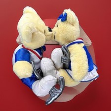 Hallmark Olympic Winter Games Exclusive Plush 2002 Kiss Kiss Bears Ice Skating