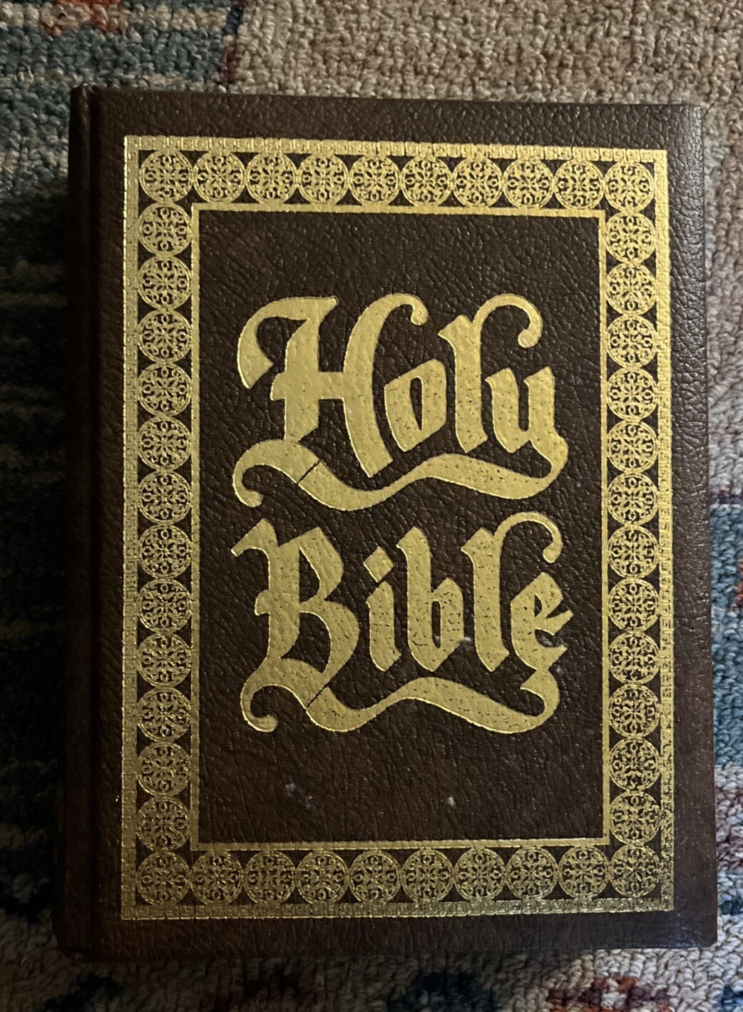 THE HOLY BIBLE King James Version Illustrated