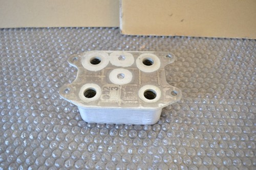 Original VW  Golf 6 Cabrio Ölkühler 04E117021B a25525