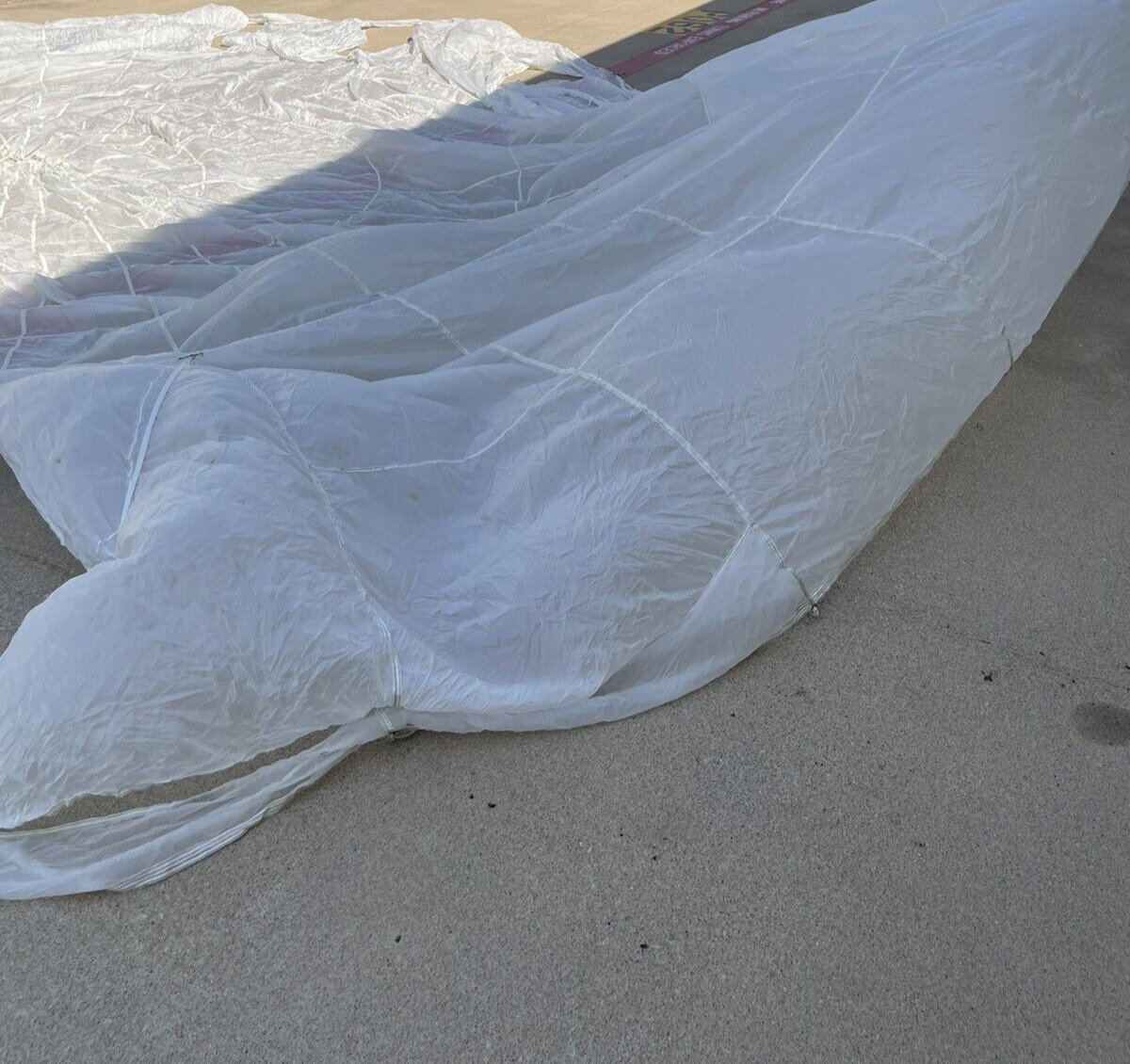 Séance photo/parachute ronde blanche militaire française de