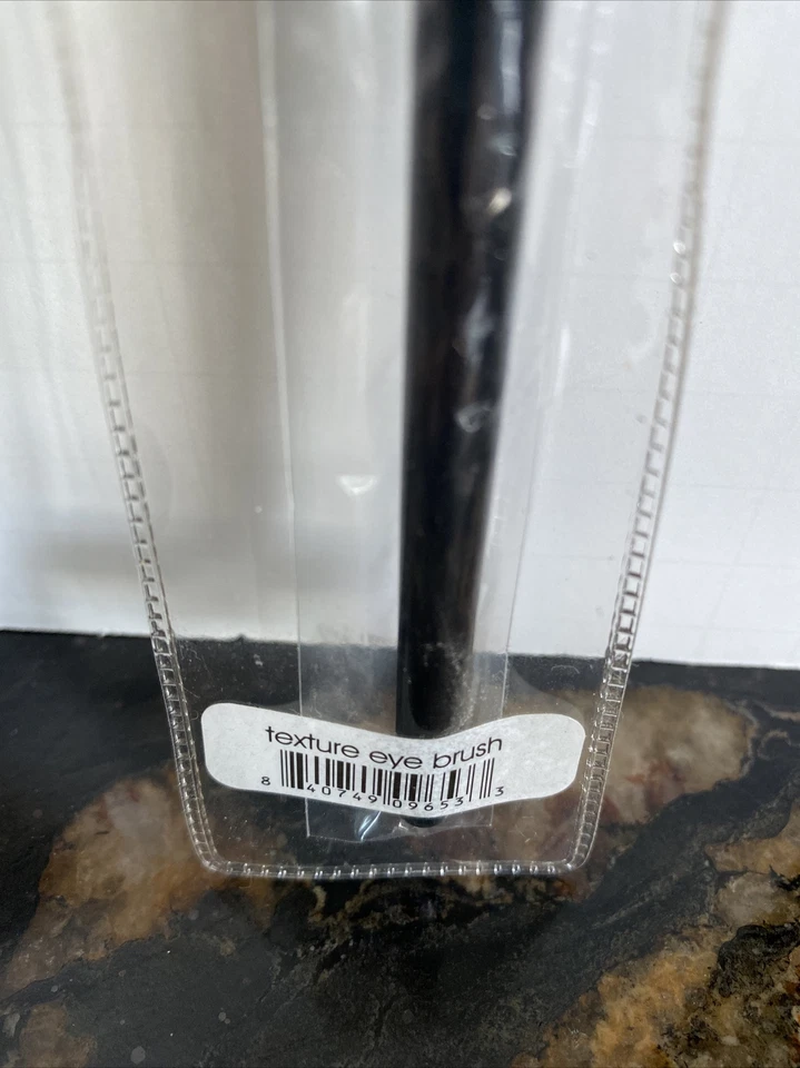 New In Package Glominerals Texture Eye Brush **FREE SHIPPING** - Image 2 of 2