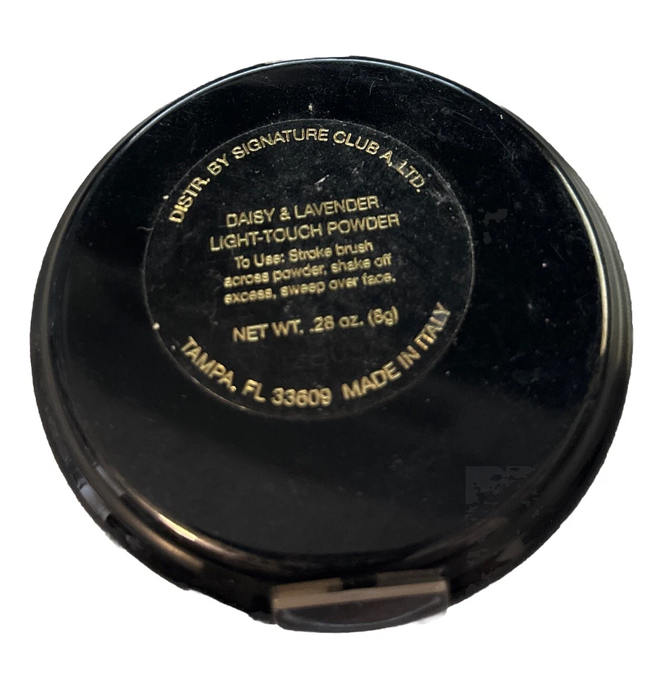 Signature Club A Daisy & Lavender Light-Touch Powder 28oz/8g - Image 2 of 2