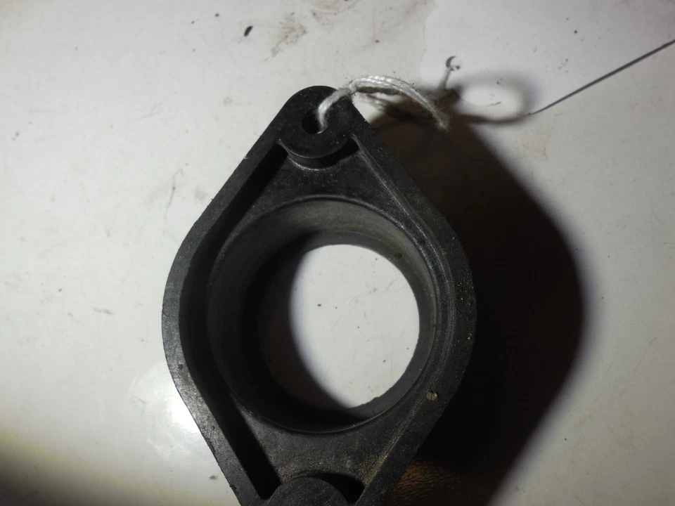 012104 Brida de goma de admisión 053735 72-89 Mercedes Benz R107 450SL 380SL 560SL Foto 3 de 4