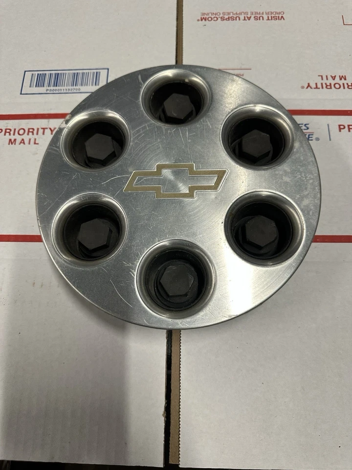 04-07 Chevy Tahoe Suburban Silverado 1500 Pickup 6 LUG Center Cap OEM 9594520 - Image 2 of 4