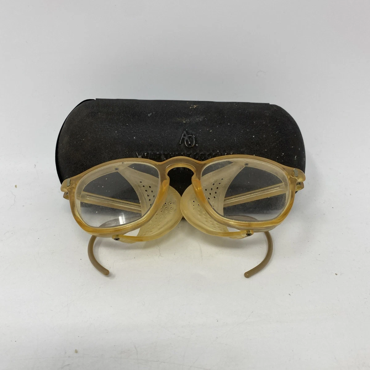 Gold Adult Unisex 1900s Decade Vintage Eyeglasses for sale 
