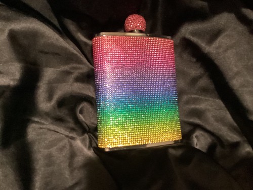 Fiaschetta con strass arcobaleno: IL REGALO PERFETTO Pride Parade!🌈🌈🌈 - Foto 2 di 8