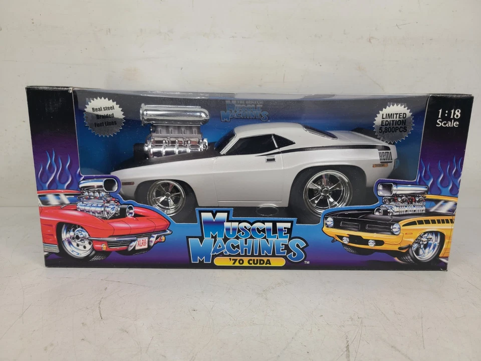 (NEW) Muscle Machines 1/18 Limited Edition White '70 Plymouth Cuda White Black - Image 2 of 4