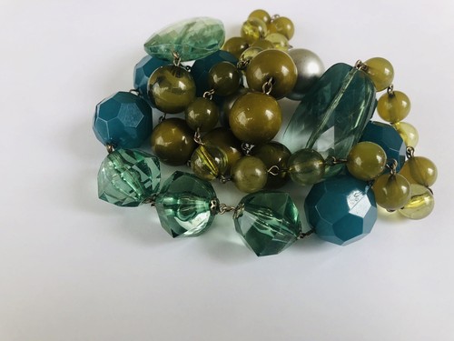 Vintage faceted beaded statement multi colored necklace 32 inches in length - Picture 6 of 6