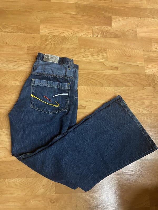 American Eagle Outfitters Disglin Straight Flare Leg Jeans Womans 32 Mid rise