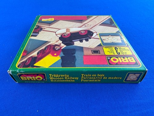 JUEGO CARRETILLA ELEVADORA BRIO #33322 (1997) / Ferrocarril de madera con caja IMPERFECTO - Imagen 3 de 7