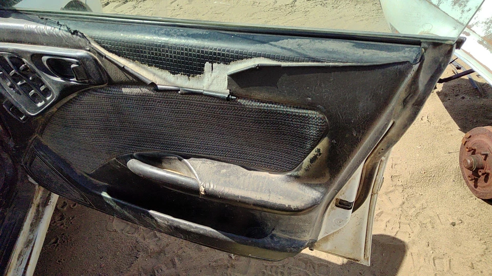 Panel de moldura de puerta interior delantero derecho postal Subaru Legacy Rhd 98 con interruptores gris Foto 4 de 4