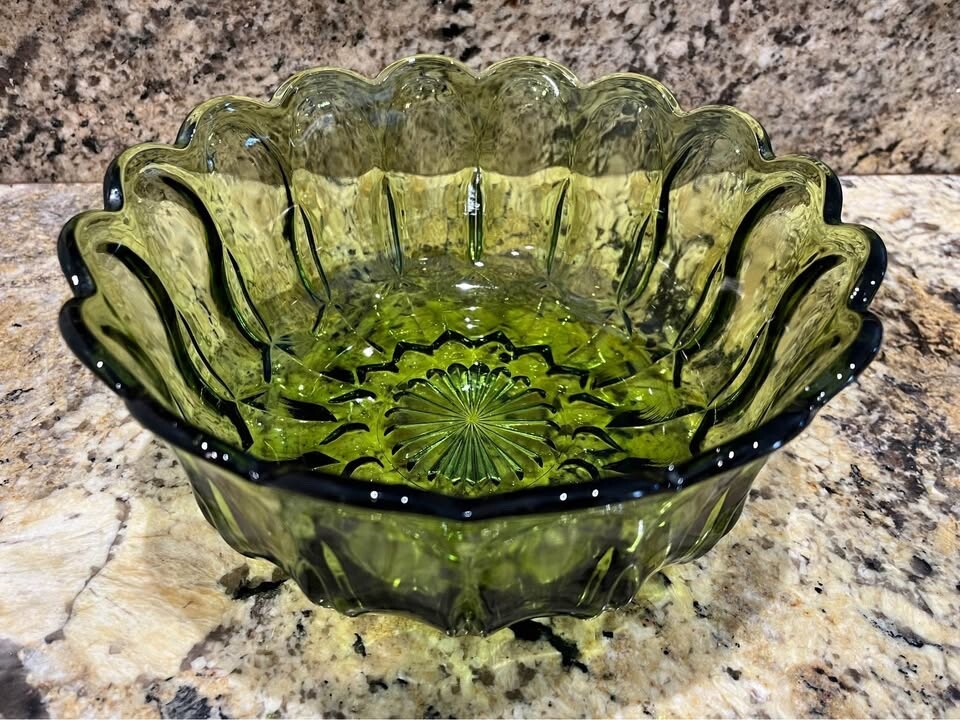 Vintage Anchor Hocking Fairfield Avocado Green Salad/Serving Bowl