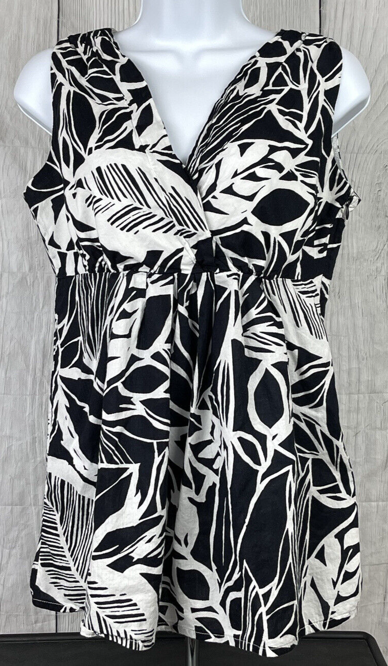 a.n.a Women's Sleeveless Black & White Leaf Print Surplice Top