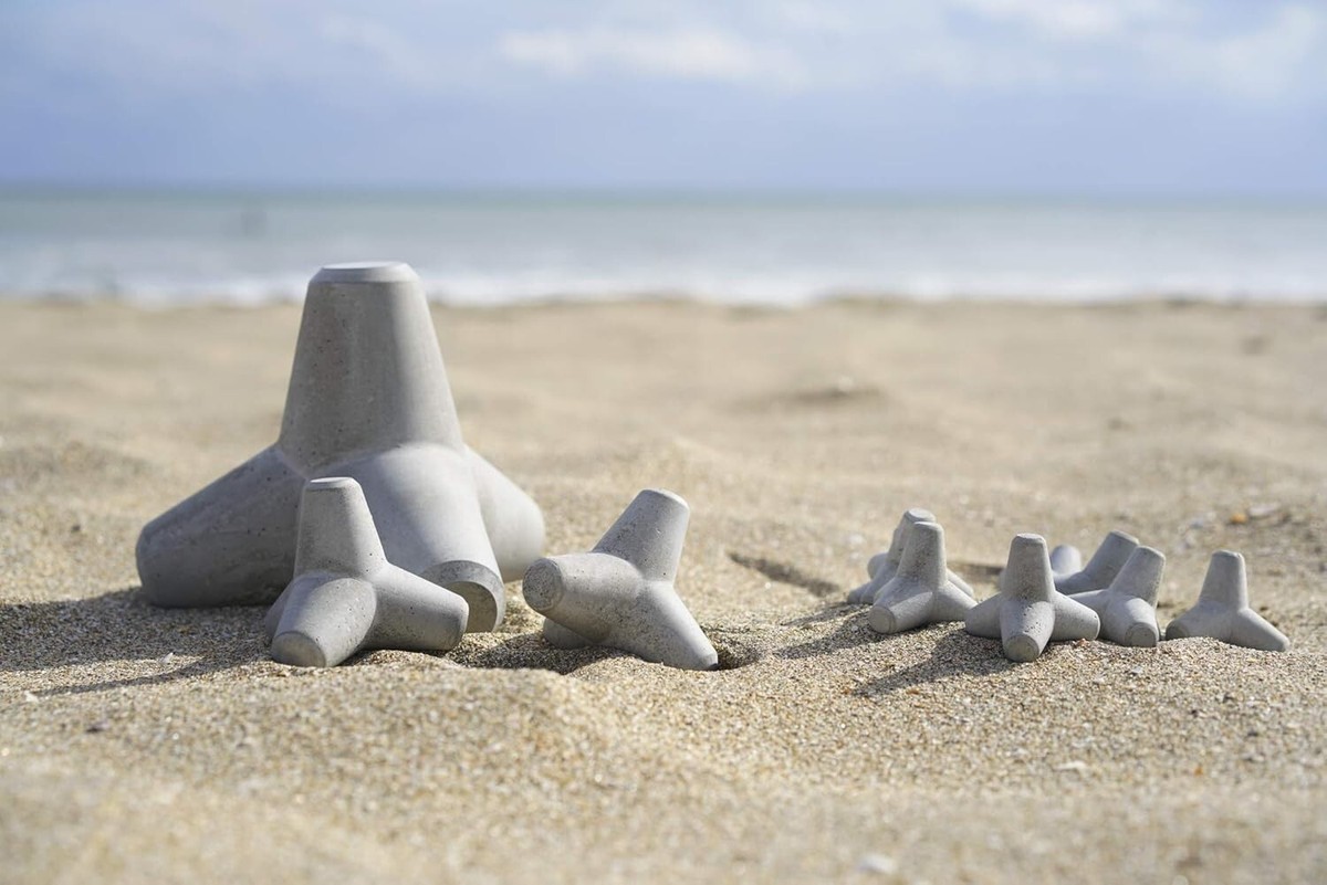 Tetrapod Miniature 3.0 x 2.5 inches 160g made of concrete Figure