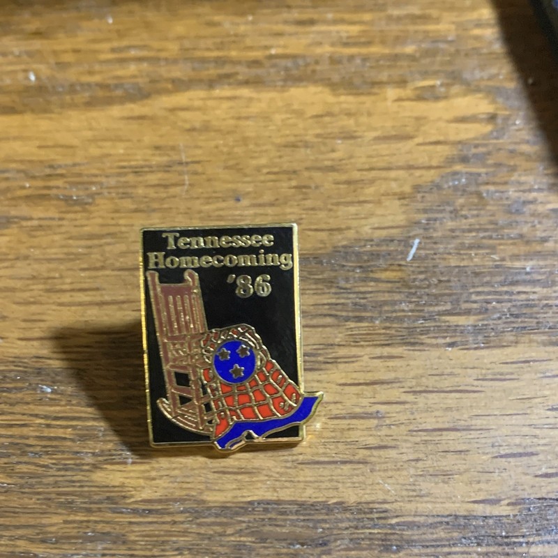 Tennessee Homecoming 1986 Lapel Pin Rocking Chair State Quilt Vintage Souvenir