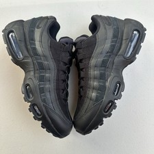 Nike Air Max 95 Essential “Triple Negro” Talla 6.5 Hombre/Talla 8 Mujer