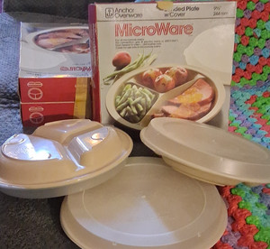 Anchor Ovenware MicroWare Divided Microwave Plate Beige Plastic 9.6 in Cover