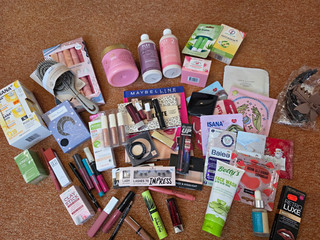 Beauty & Make up Konvolut: ISANA Balea Catrice Maybelline Essence Masam u.a.