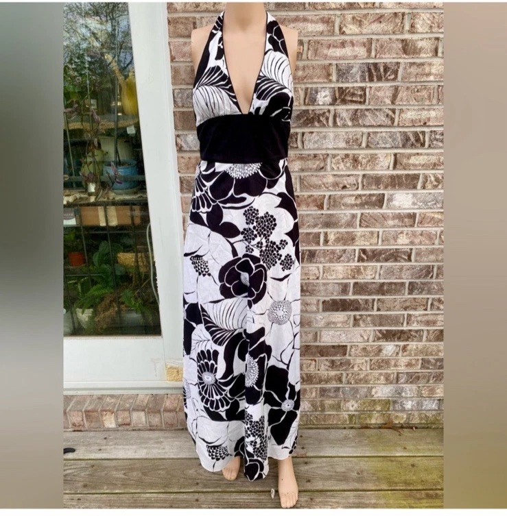 Women's Y2K White House Black Market Black and White Floral Halter Maxi Dress - Image 3 of 4