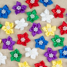 Fiori Di Poinsettia In Raso Con Perle E Decorazioni 40 mm Di Diametro