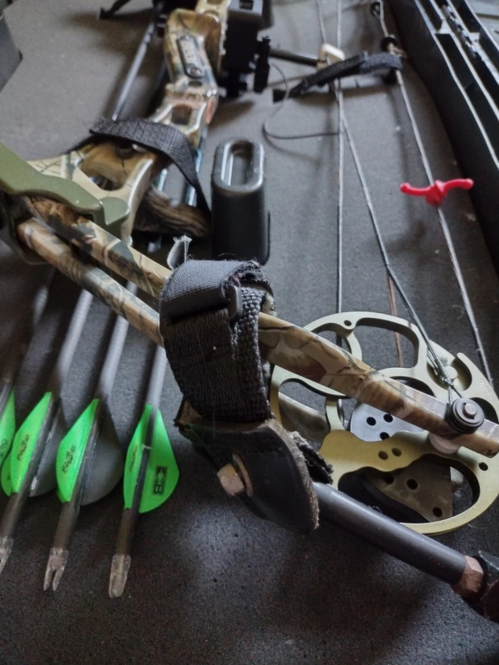 Bear Archery Apprentice RTH Compound Bow 60# Righthand Realtree Edge - Camo - Image 3 of 4
