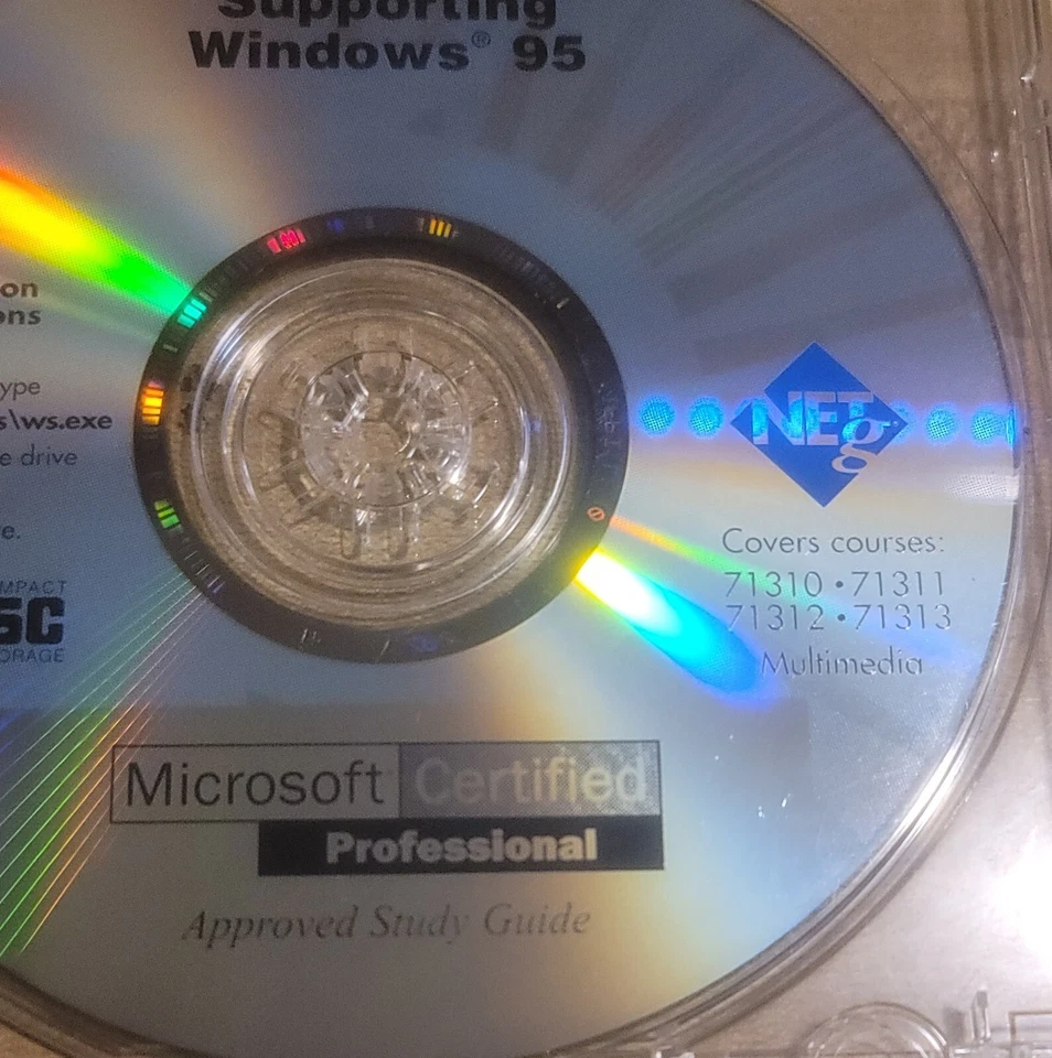 CD-ROM compatible con Windows 95 • Microsoft Cert. Guía de estudio profesional aprobada Foto 2 de 2