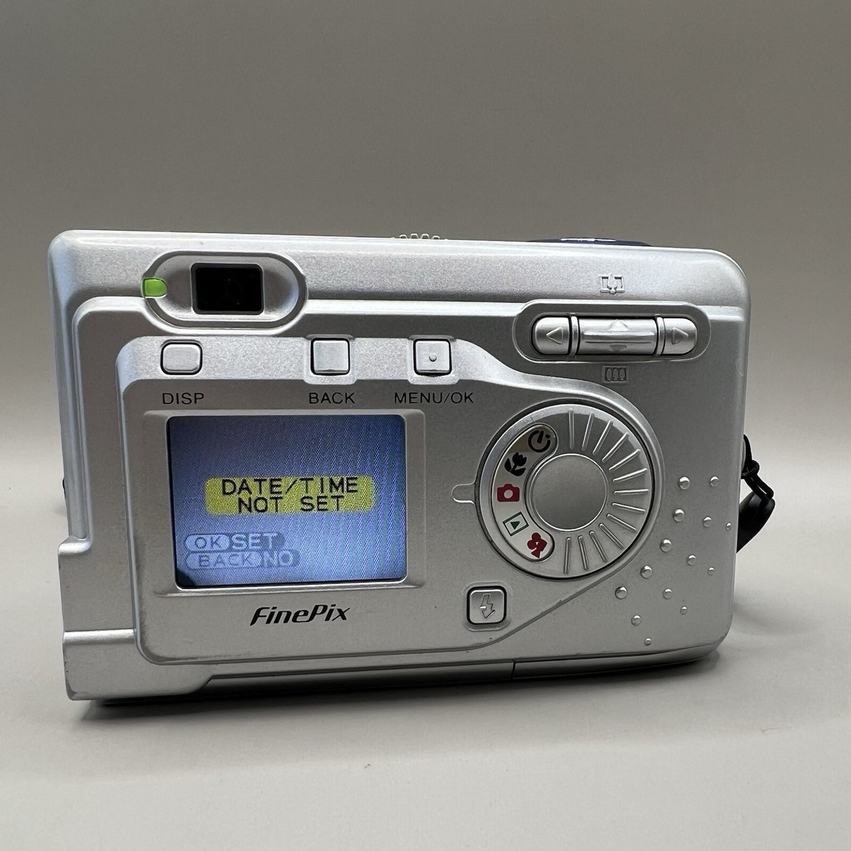 Fujifilm FinePix A303 3.2MP Compact Digital Camera + 256mb Xd