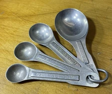 1950's 4 vtg aluminum us standard measuring spoons set nesting