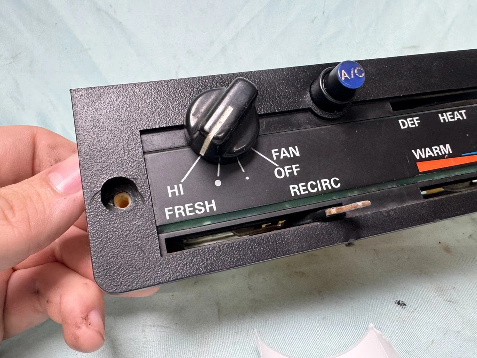 Interruptor de temperatura de control de clima Toyota Tercel 78-82 Foto 2 de 4