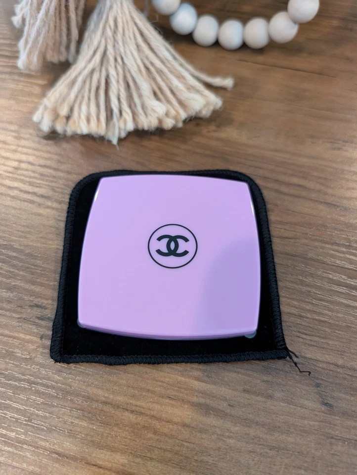 Chanel Edición Limitada Doble Compacto Espejo Color Púrpura/Lavanda NUEVO con Bolsa Foto 2 de 4