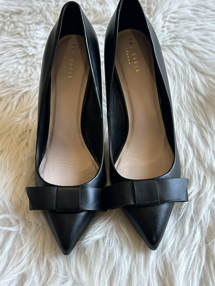 Женские туфли-лодочки Ted Baker размер 37 черная кожа бант на высоких каблуках карьерные - Изображение 2 из 4