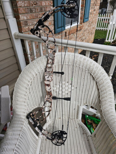 Darton Veracity 35 Compound Target Bow...60#...Camo...Right-Handed