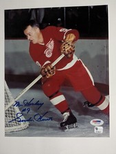GORDIE HOWE Signed 8x10 PHOTO Mr Hockey Detroit Red Wings Auto PSA/DNA COA 246