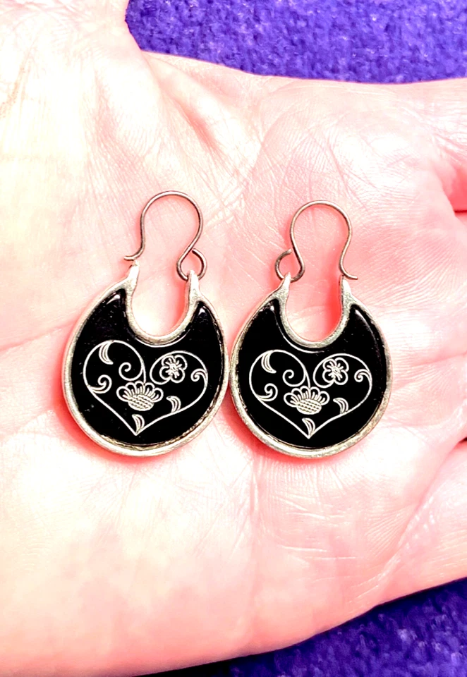 BRIGHTON PERSIAN GARDEN BLK+白色珐琅 SLVR 圆形双面欧米茄耳环✨VTG — 第 4/4 张图片