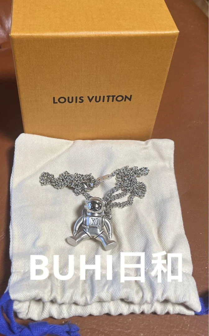 Shipping Included Louis Vuitton Astronaut Necklace mens accessories