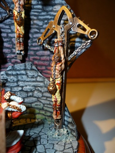 miniature-diorama-inquisition hanging - hand painted book miniature  - Picture 4 of 5
