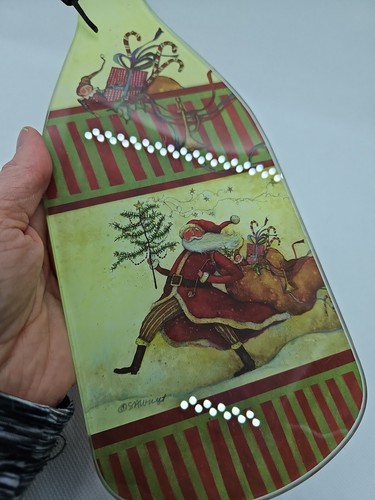 Susan Winget Flat Bottle Cheese Plate Marching Santa 12" Primitive Christmas - Picture 2 of 7