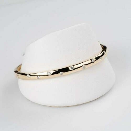 Brazalete brazalete para mujer de diamantes simulados de corte redondo de 2,0 quilates acabado en oro amarillo de 14 quilates Foto 3 de 4